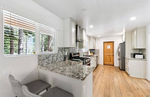 North Upper Truckee House | Private Sauna and Hot Tub, Game Room, 10 Guests + Extra Kids 5 Years Old and Younger, Pet Friendly