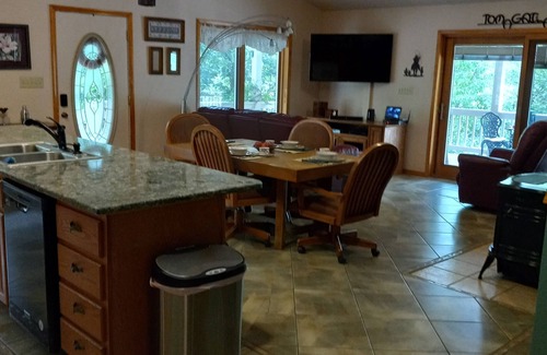 Van Buren House | Private scenic Ozark Mountain retreat near beautiful Current River; sleeps 1-10!