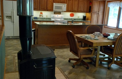 Van Buren House | Private scenic Ozark Mountain retreat near beautiful Current River; sleeps 1-10!