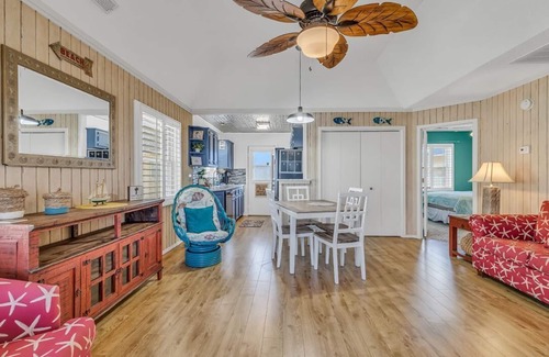 Myrtle Beach Cottage | Private Seaside Cottage. Pool Access, Balcony, Outdoor Bar, Short Walk To Beach!