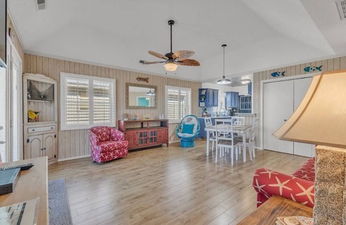 Myrtle Beach Cottage | Private Seaside Cottage. Pool Access, Balcony, Outdoor Bar, Short Walk To Beach!