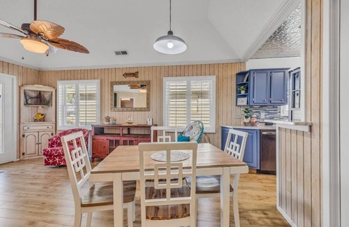 Myrtle Beach Cottage | Private Seaside Cottage. Pool Access, Balcony, Outdoor Bar, Short Walk To Beach!