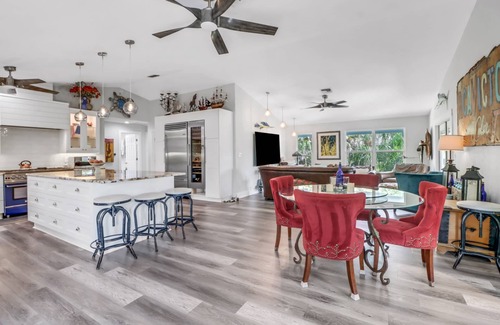 Truckland House | Private, Secluded, Close to Beach! Heated Pool! 2 Living Spaces! Over $125 Free Daily Activities!