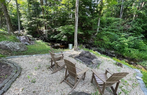 Killington House | Private Ski House 5 min drive to Ski/Golf Walking distance to restaurants/shops/market/bars