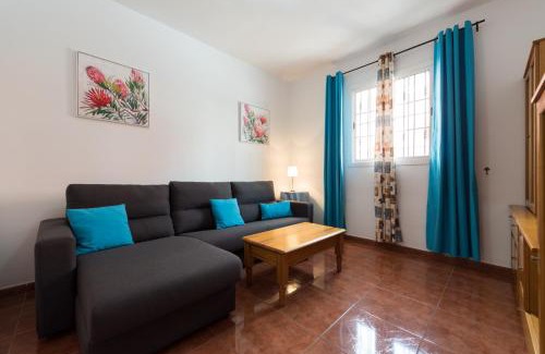 Vecindario House | Private Solarium - 2BR House Near the Airport