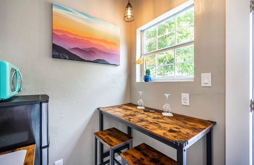 Oak Cliff Apartment | Private space bishop arts