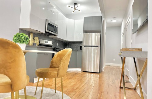 Mott Haven Apartment | Private Spacious 4beds/WD Townhouse mins to NYC Center w/Wifi and Central AC