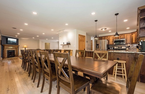 Thayerville House | Private & Spacious 8-bedroom lodge with amazing outdoor space and game room