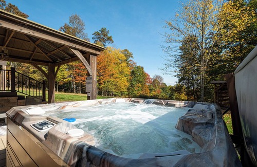 Thayerville House | Private & Spacious 8-bedroom lodge with amazing outdoor space and game room