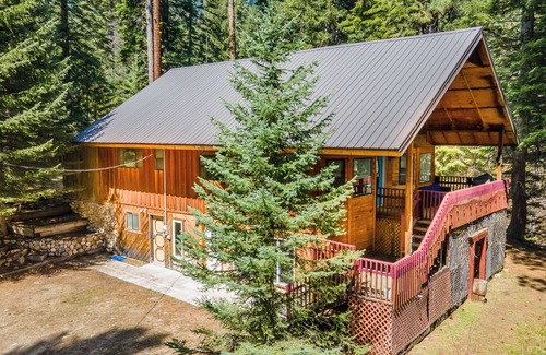 Garden Valley Cabin | Private Spacious Cabin Getaway - Sleeps 14 - 3 bd - 2.5 baths