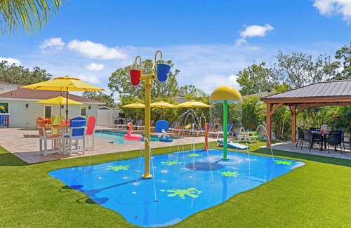Palma Sola House | Private Splash Pad, Pickleball, Htd Pool, Hot Tub