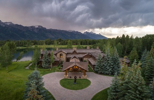 Moose Wilson Road Villa | Private, stately lodge nestled near the banks of the Snake River