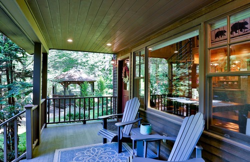Chichester Cabin | Private Streamside Cabin