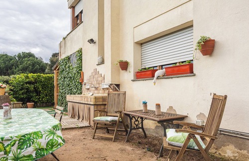 Sant Hilari Sacalm House | Private Studio 'Can Mussol' with Terrace, Balcony and Wi-Fi
