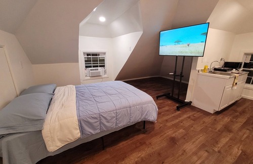 Weequahic Apartment | Private studio 8min from EWR