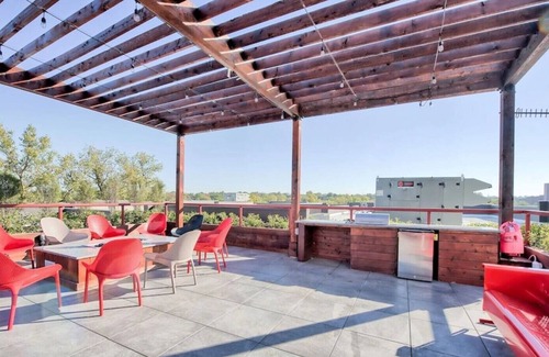 Old North Columbus House | ⭐Private Studio Apartment ✔️Parking ✔️WiFi ✔️Hot Tub ✔️Kitchens ✔️Fitness Center
