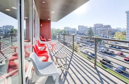 University District Apartment | ⭐Private Studio Apartment ✔️Parking ✔️WiFi ✔️Hot Tub ✔️Kitchens ✔️Fitness Center