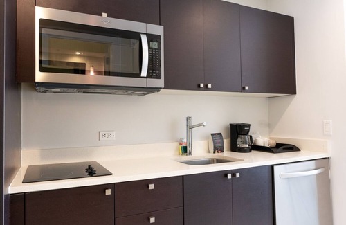 Doral Apartment | Private Studio - Balcony, king bed, bathtub with spa jets and pool