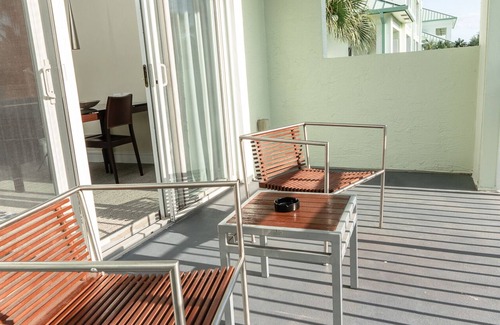 Doral Apartment | Private Studio - Balcony, king bed, bathtub with spa jets and pool