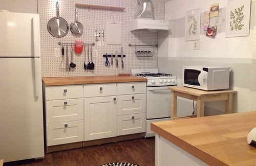 Acworth Apartment | Private studio in two unit home.