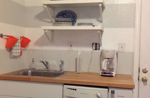Acworth Apartment | Private studio in two unit home.