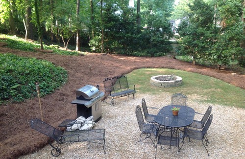 Acworth Apartment | Private studio in two unit home.