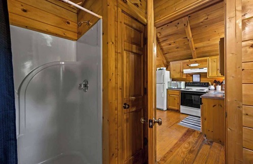 Sevierville Cabin | Private Studio Log Cabin! Hot Tub,Fireplace,Relax!