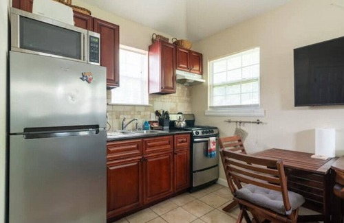 Holly House | Private Studio, Near Downtown, Lake, Trail and Venues in Trendy East Austin