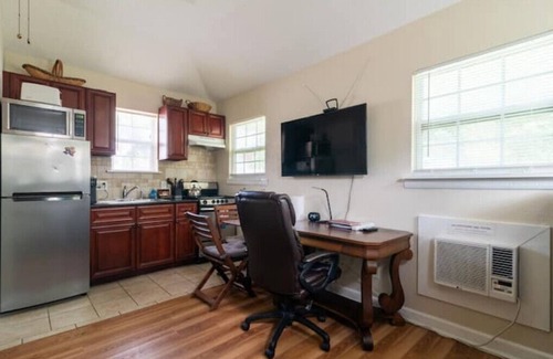 Holly House | Private Studio, Near Downtown, Lake, Trail and Venues in Trendy East Austin
