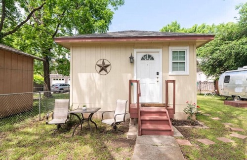 Holly House | Private Studio, Near Downtown, Lake, Trail and Venues in Trendy East Austin