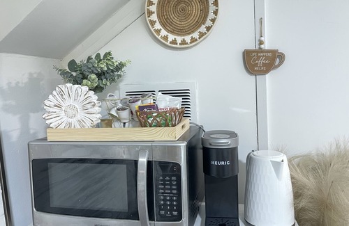 Roosevelt House | Private studio near Green Lake/Lightrail/I-5n