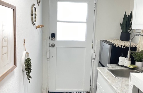 Roosevelt House | Private studio near Green Lake/Lightrail/I-5n