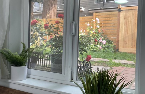 Roosevelt House | Private studio near Green Lake/Lightrail/I-5n