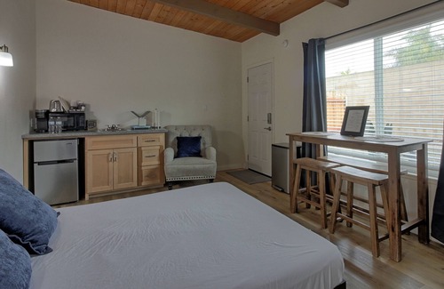 Sierra Linda Apartment | Private studio near the collection w/Kitchenette