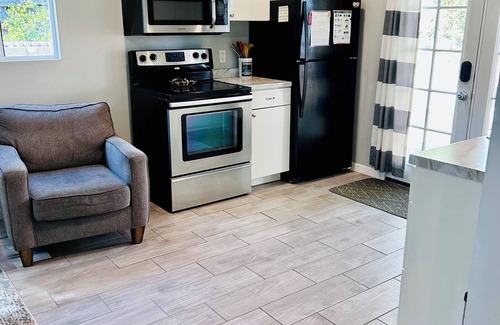 Vista Apartment | Private Studio on Peaceful Gated Property