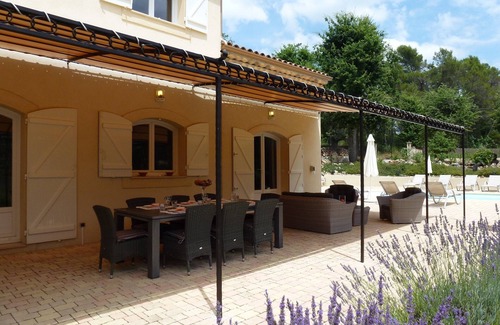 Seillans Apartment | Private Studio Provencal villa located in lush greenery for 2 people.