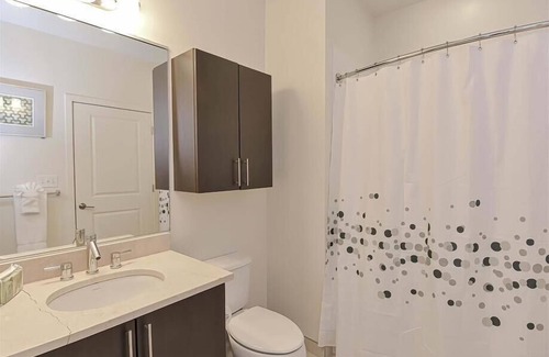 Central-Maverick Square - Paris Street Apartment | Private Studio | Upscale Amenities | Business Traveler Friendly | GLS