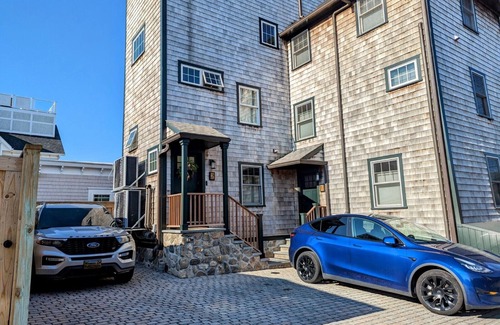 Fifth Ward Condo | PRIVATE studio w/full bath @ "1750 John Sullivan House" on Historic Thames St