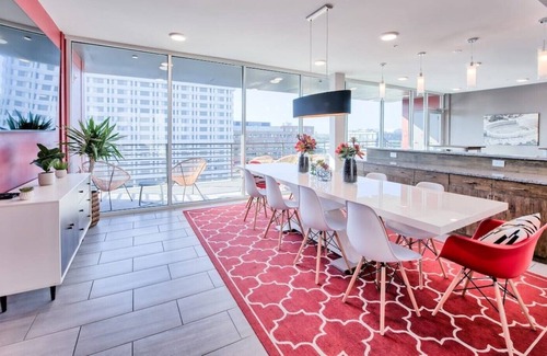 University District House | ✨Private Studio with Laundry Room⏺️Parking🚗Fitness Gym💪| Extended Stay Ready✨