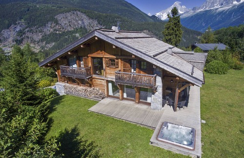 Les Houches Ski Chalet | Private stunning chalet with incredible views, sunken jacuzzi & spa