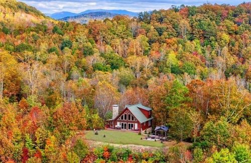 Marion Cabin | Private STUNNING MTN VIEWS WIFI 6 ACRES Jetted tub 15 min-Lake James EV Charger