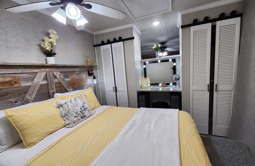 Southside House | Private Stylish Hideout/Rodeo/Riverwalk 3.4 mi/AF BMT 7 miles No Nosy Host