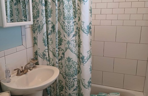 Lincoln Apartment | Private Suite at Sisley Inn-10 Minutes to Downtown!