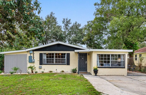 Northeast Tampa House | Private Suite by USF/Ybor—Huge shower, Fast Wi-fi