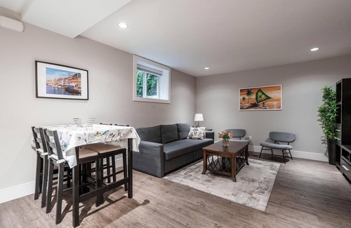 North Vancouver House | PRIVATE Suite