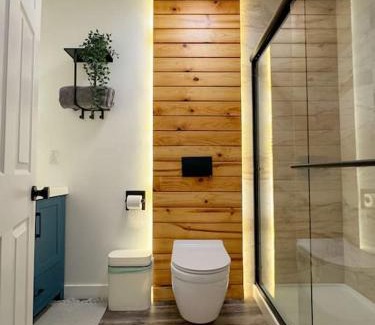 El Centro Apartment | Private-Suite, Kitchen, Laundry, Rainfall Shower, 4kTV