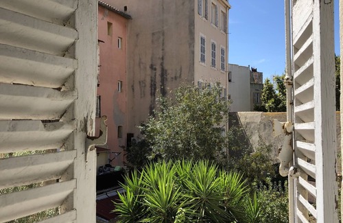 Quartier du Panier House | Private suite on the ground floor with separate b