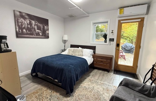 Greenville Cabin | Private Suite