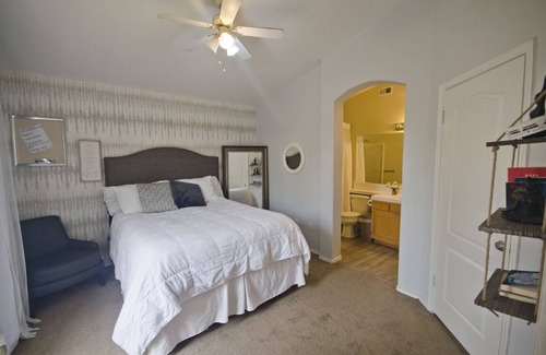 Greenacres House | Private Suite with private entrance in quite SW area pets ok!