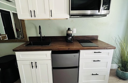 Gainesville Apartment | Private suite with own entry in vibrant Gainesville